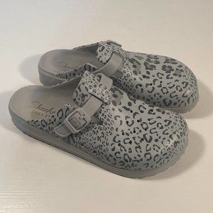 Skechers Luxe Foam Gray Leopard Print Clogs Women Size 9